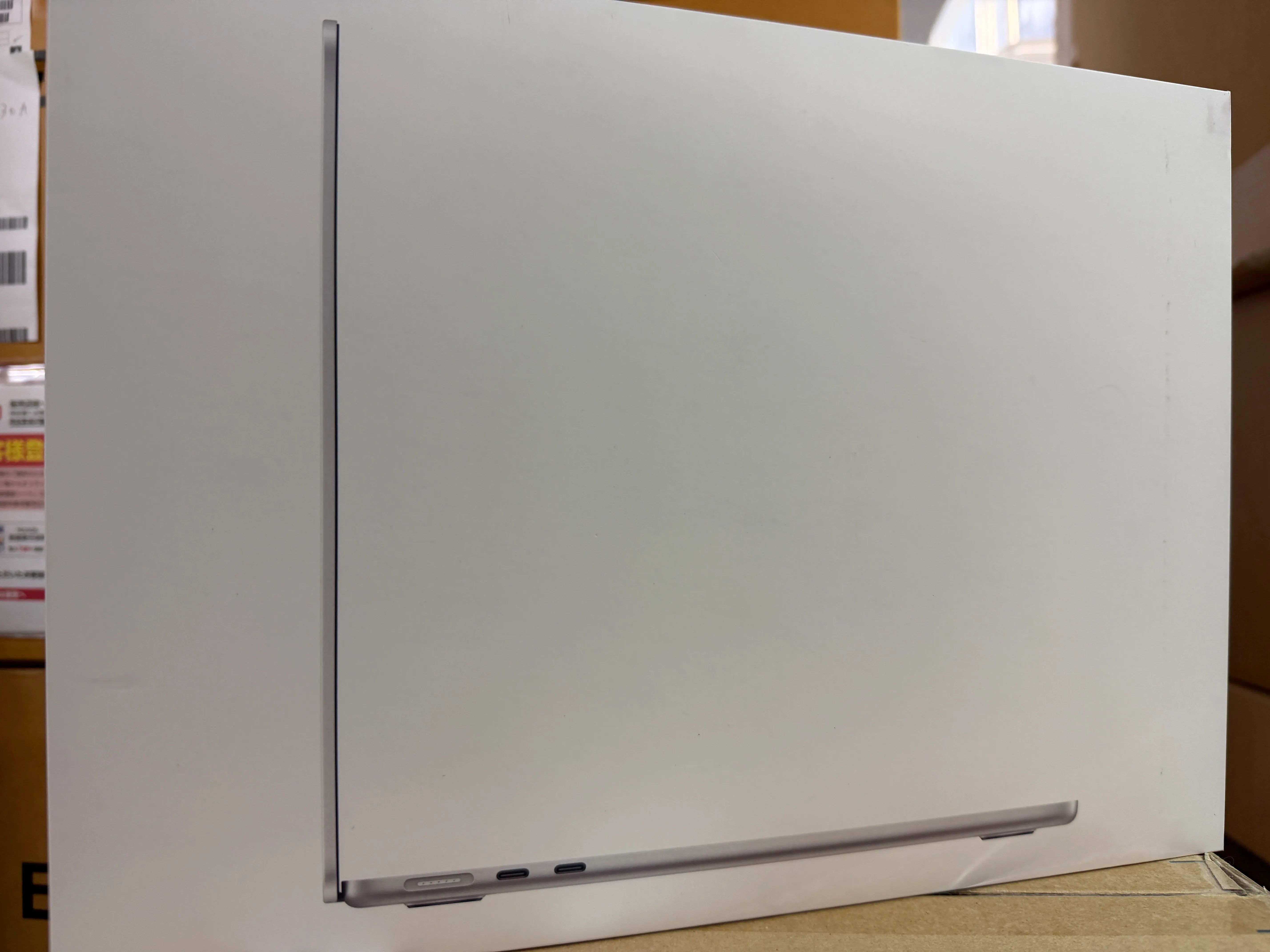 MacBook Air 13.6インチ Liquid Retinaディスプレイ MW103J/A [スターライト]