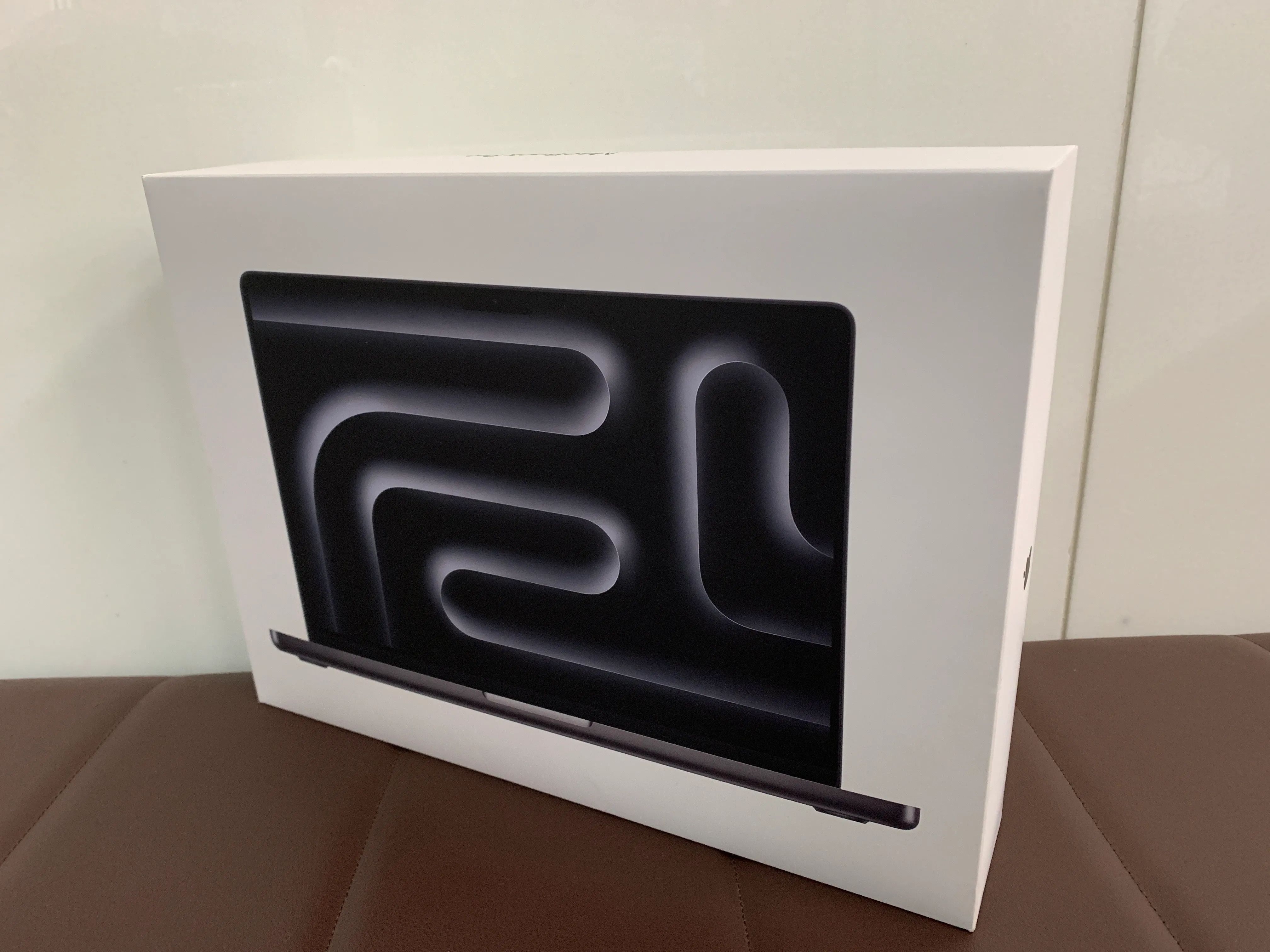 MacBook Pro 14.2インチ Liquid Retina XDRディスプレイ MDE04J/A [スペースブラック]お買取りしました!!