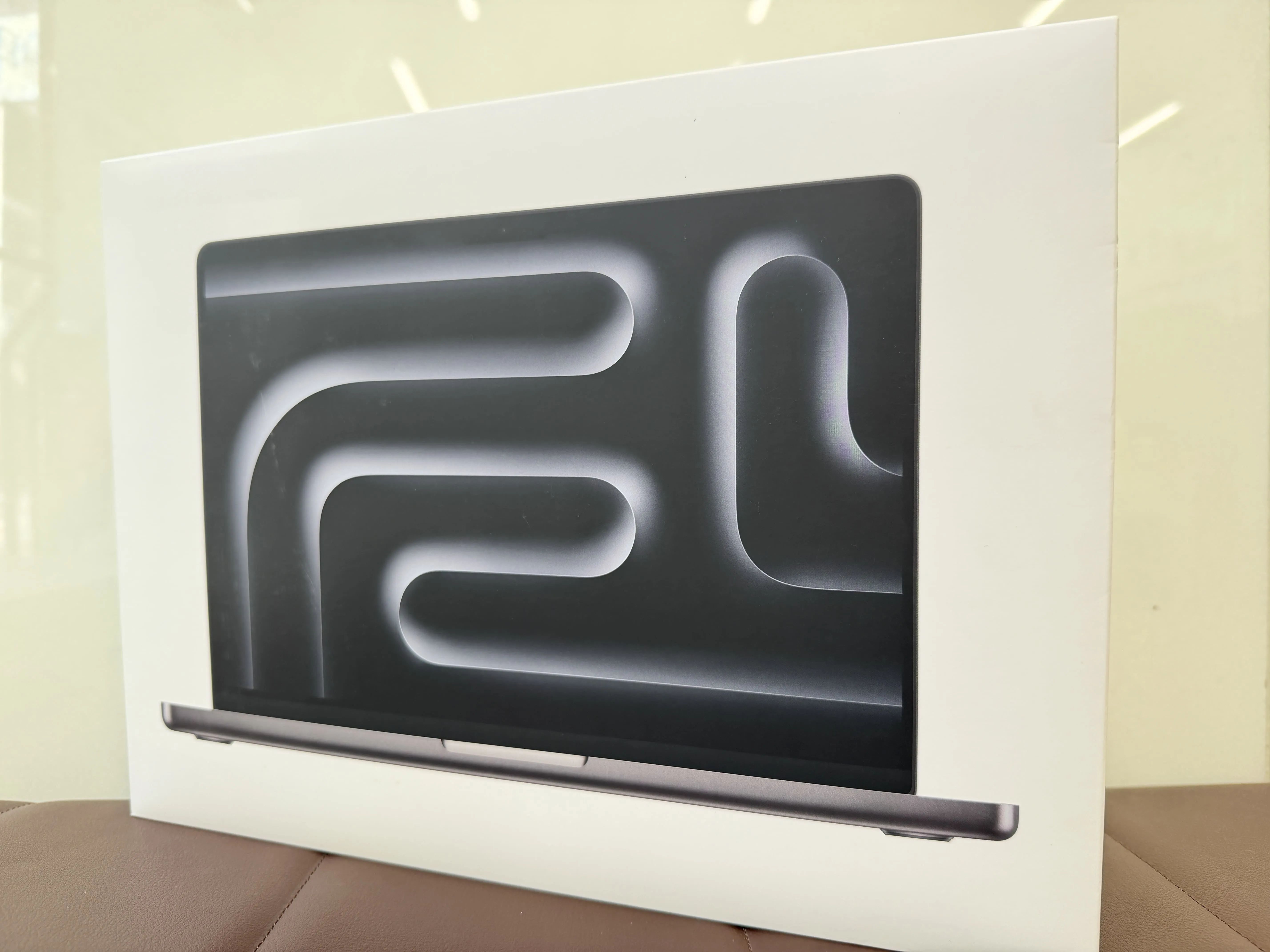 MacBook Pro 14.2インチ Liquid Retina XDRディスプレイ MDE14J/A [スペースブラック]お買取りしました!