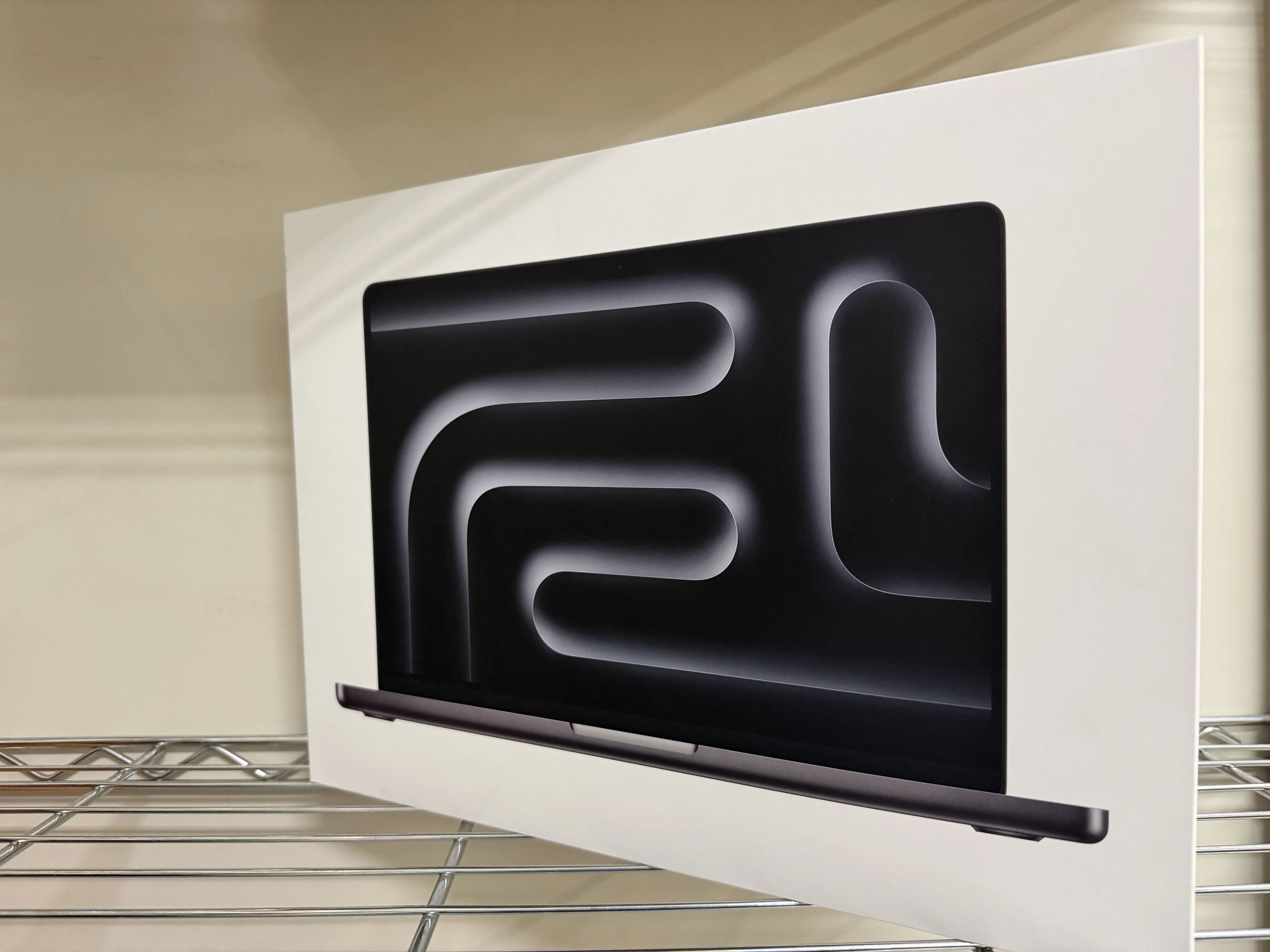 MacBook Pro 14.2インチ Liquid Retina XDRディスプレイ MDE04J/A [スペースブラック]お買取りしました!!