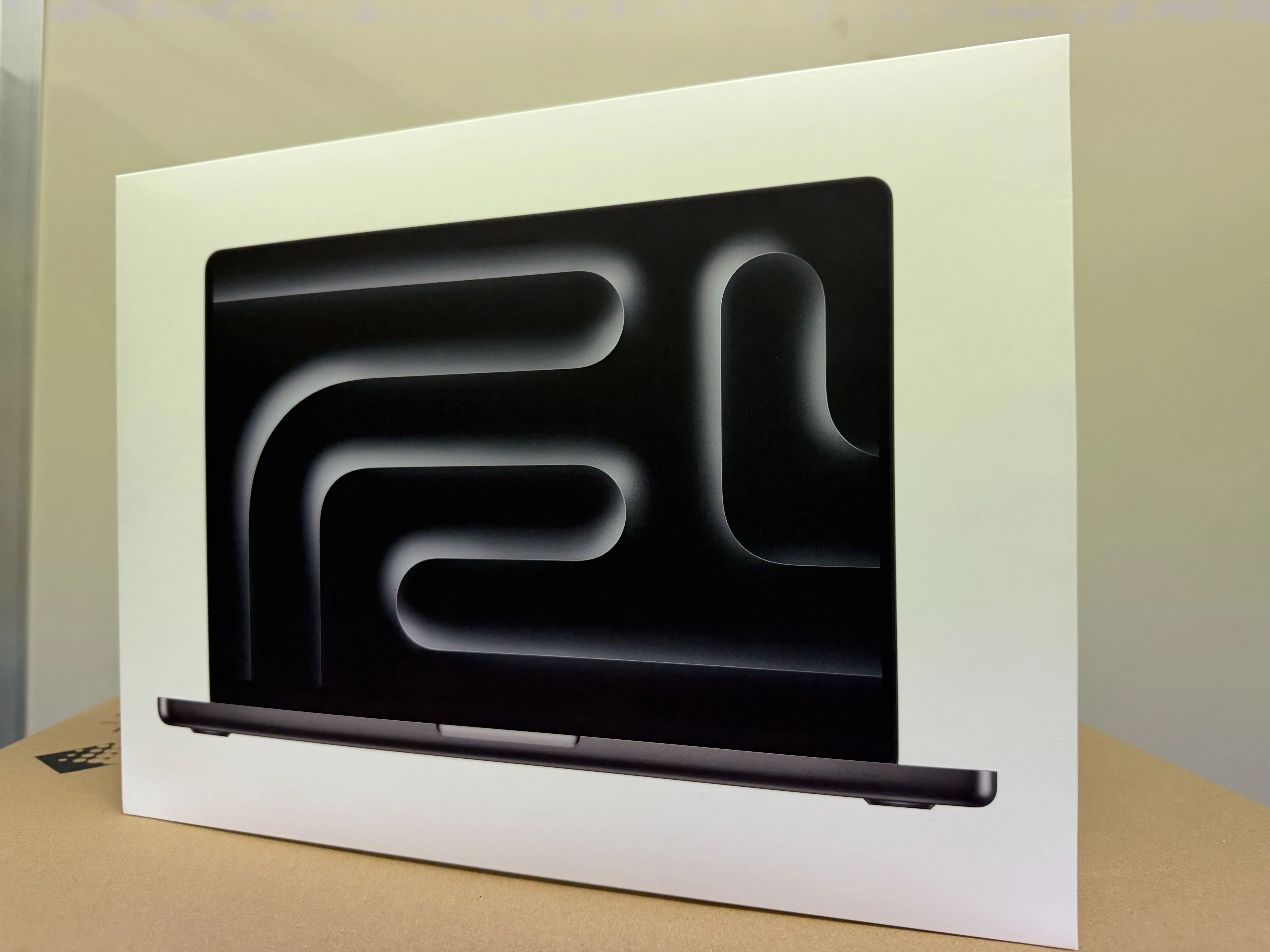 MacBook Pro 14.2インチ Liquid Retina XDRディスプレイ MDE04J/A [スペースブラック]お買取りしました!!