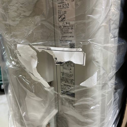 ビニールが少し破れている