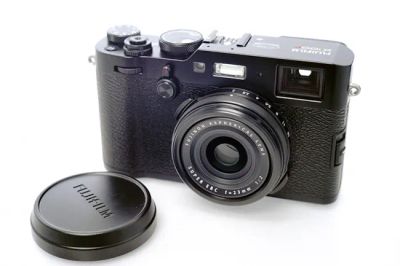 富士フイルム X100F カメラ