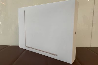 MacBook Air 15.3インチ Liquid Retinaディスプレイ MW1J3J/A [スターライト]お買取りしました!!