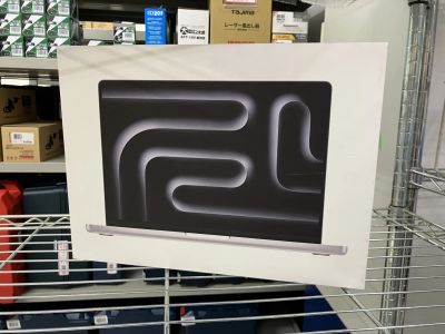 MacBook Pro 14.2インチ Liquid Retina XDRディスプレイ MDE44J/A [シルバー]お買取りいたしました！