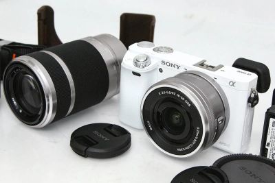 ソニー α6000 ILCE-6000Y ダブルズームレンズキット［ホワイト］