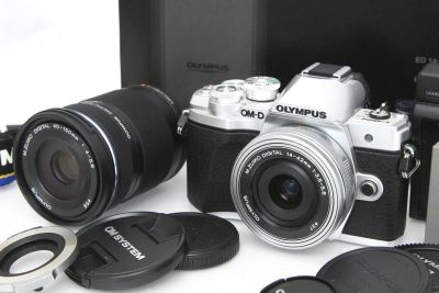 オリンパス OM-D E-M10 Mark III EZダブルズームキット [シルバー]