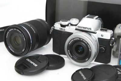 オリンパス OM-D E-M10 Mark II EZダブルズームキット[シルバー]