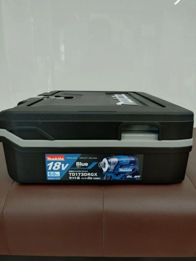 マキタ(Makita)　インパクトドライバー　TD173DRGX [青]