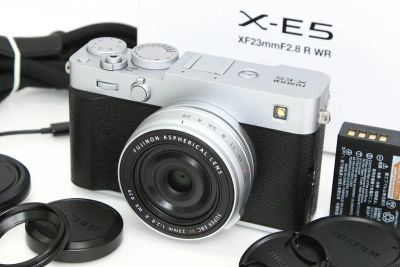 富士フイルム FUJIFILM X-E5 XF23mmレンズキット [シルバー]