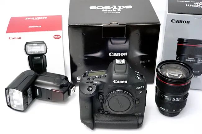 キヤノン EOS-1D X Mark II ボディ - EF24-70mm F2.8L II USM カメラ・レンズ