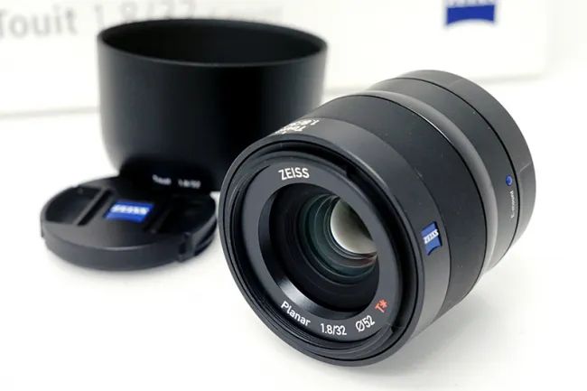 カールツァイス Touit 1.8/32 レンズ
