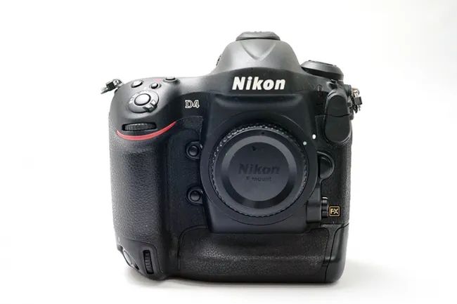 ニコン D4 ボディ カメラ