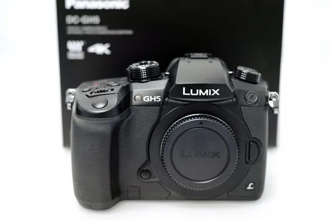 パナソニック LUMIX DC-GH5 ボディ カメラ