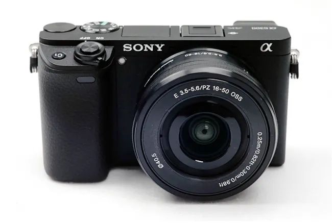 ソニー α6300 パワーズームレンズキット ILCE-6300L カメラ