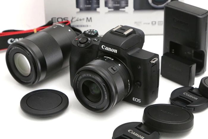 キヤノン EOS Kiss M ダブルズームキット [ブラック]
